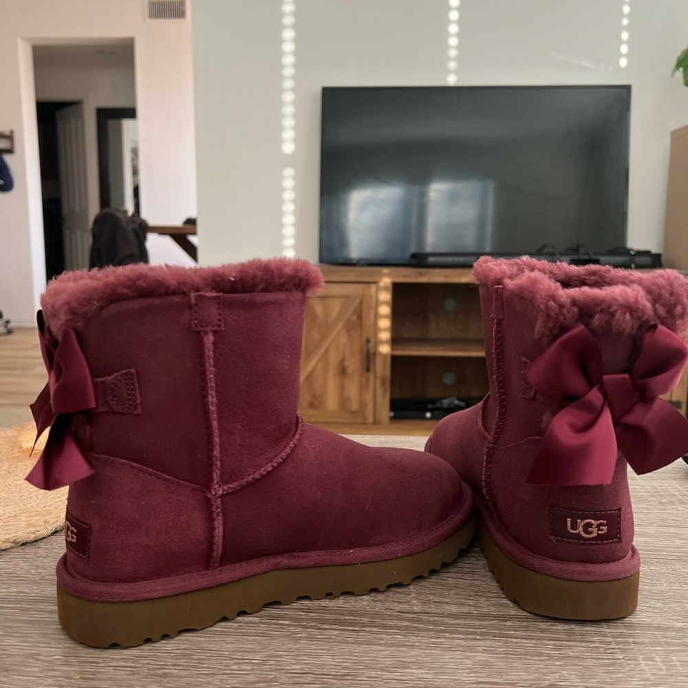 NWT Ugg Boots with Bow